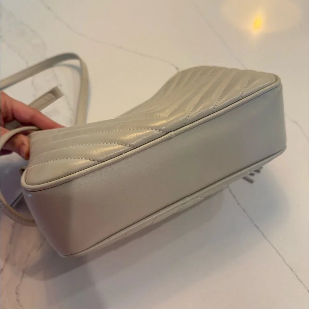 YSL classic leather camera bag in the color bone. - Picture 5 of 15